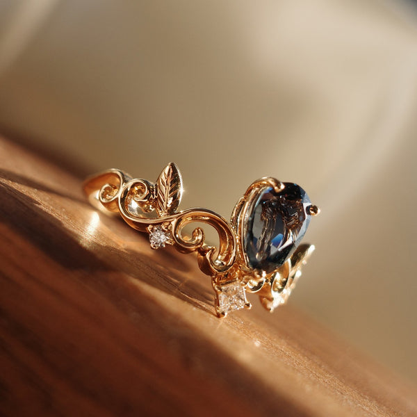 COCO ・18K CHAMPAGNE GOLD BLUE SAPPHIRE & DIAMOND RING