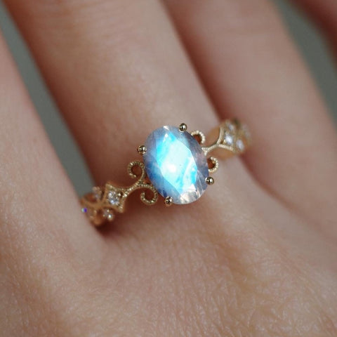 ONE OF A KIND・18K CHAMPAGNE GOLD MOONSTONE & DIAMOND RING