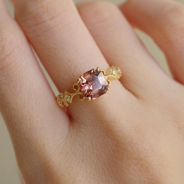 BESPOKE JEWELLERY・18K CHAMPAGNE GOLD ZIRCON & DIAMOND RING