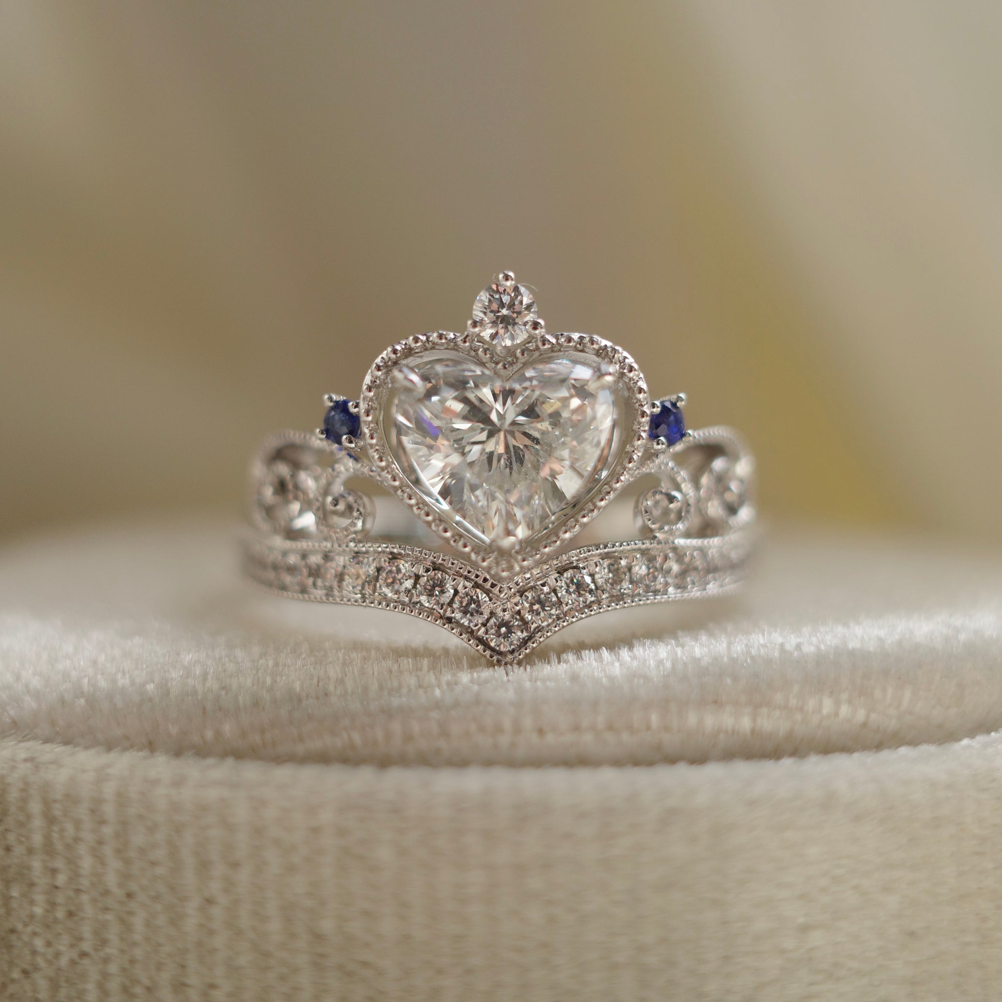 BESPOKE JEWELLERY・PLATINUM 950 DIAMOND & SAPPHIRE RING