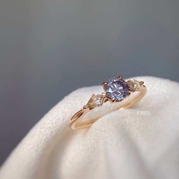 BESPOKE JEWELLERY・18K CHAMPAGNE GOLD SALT & PEPPER DIAMOND/ WHITE SAPPHIRE RING