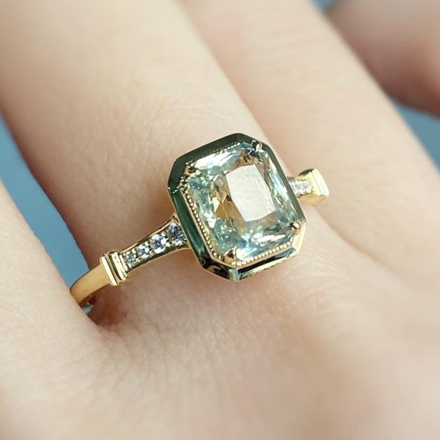 VINTAGE MICHELLE ・18K CHAMPAGNE GOLD MINT SAPPHIRE & DIAMOND RING