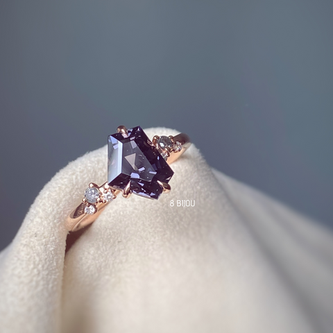 BESPOKE JEWELLERY・18K ROSE GOLD GREY SPINEL & DIAMOND RING