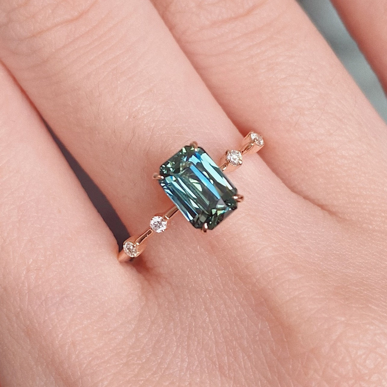 BESPOKE JEWELLERY・18K ROSE GOLD GREEN SAPPHIRE & DIAMOND RING (4689399840867)