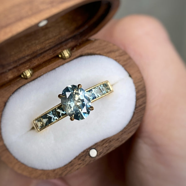 BESPOKE JEWELLERY・18K CHAMPAGNE GOLD MONTANA SAPPHIRE RING
