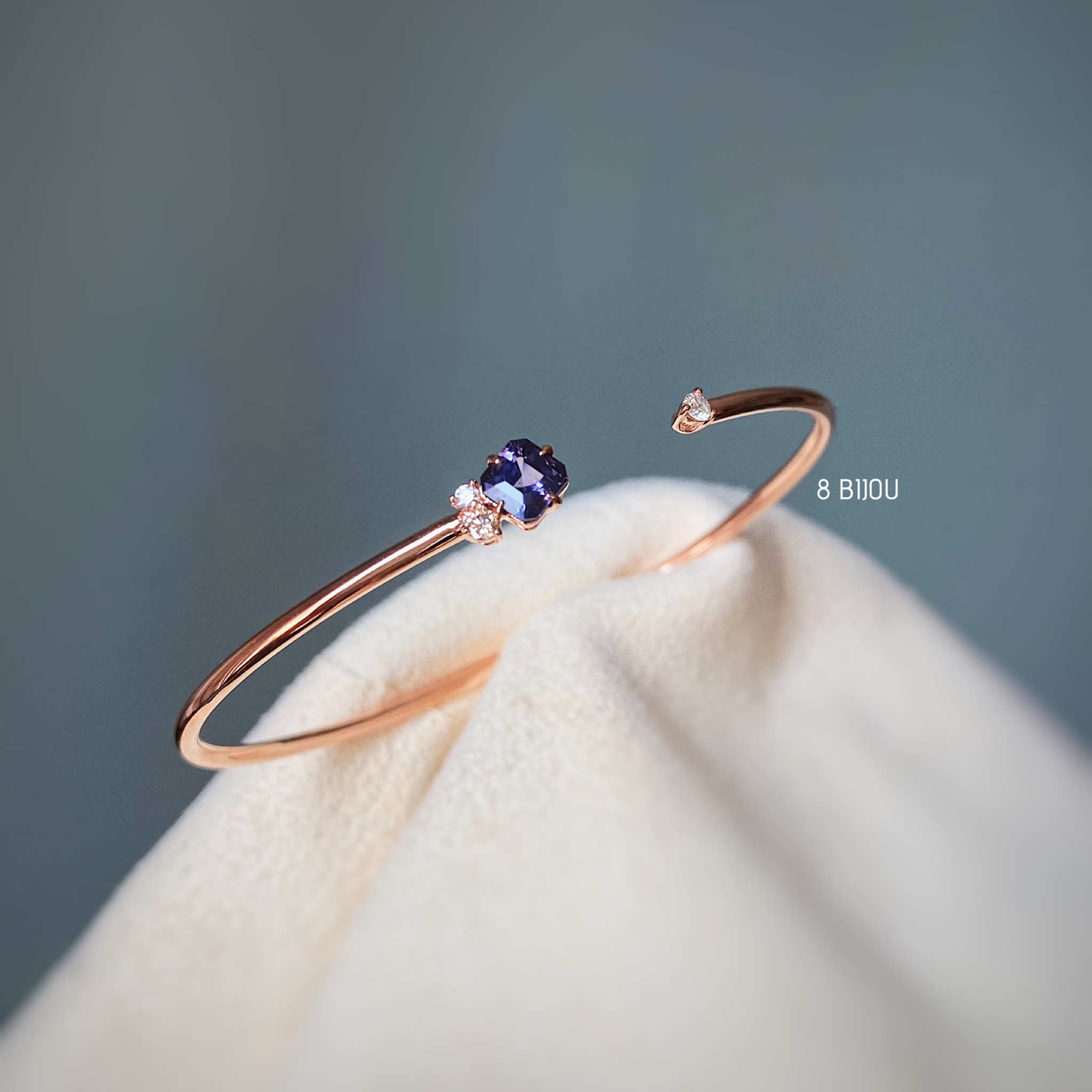 VINTAGE BUBBLE・18K ROSE GOLD VIOLET BLUE SPINEL & FANCY DIAMOND BANGLE (4711262257251)