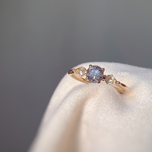 BESPOKE JEWELLERY・18K CHAMPAGNE GOLD SALT & PEPPER DIAMOND/ WHITE SAPPHIRE RING