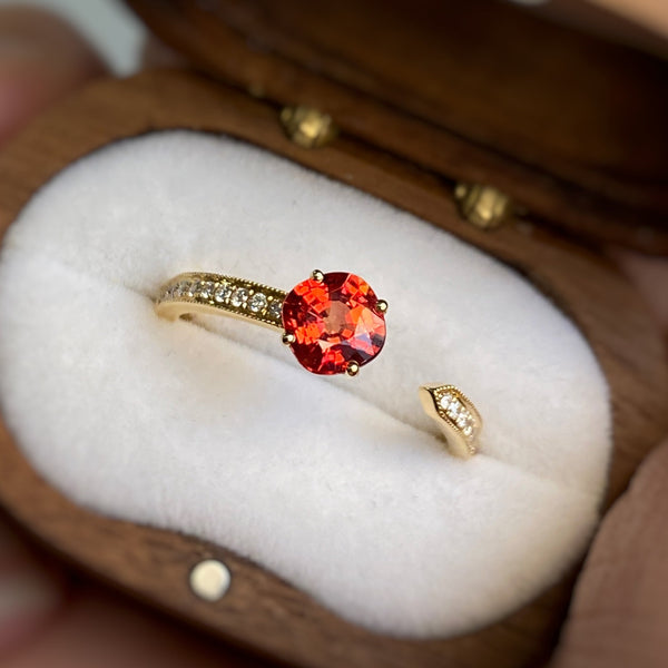 ONE OF A KIND・18K CHAMPAGNE GOLD ORANGE SAPPHIRE & DIAMOND RING
