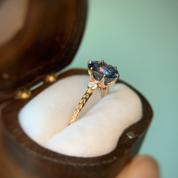 ONE OF A KIND・18K ROSE GOLD BLUE SPINEL (WITH CERTIFICATE) & DIAMOND RING