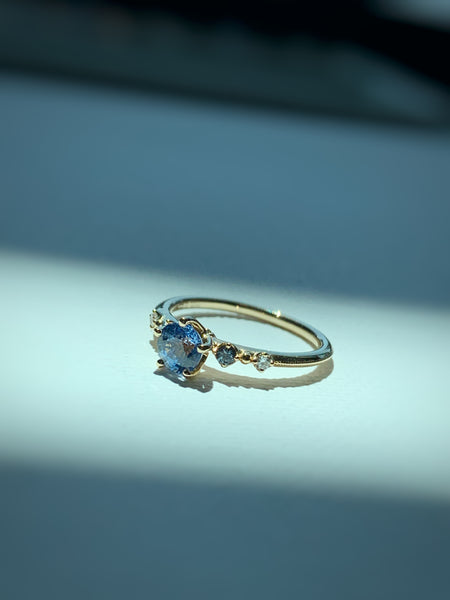 ONE OF A KIND・18K CHAMPAGNE GOLD BLUE SAPPHIRE & DIAMOND RING