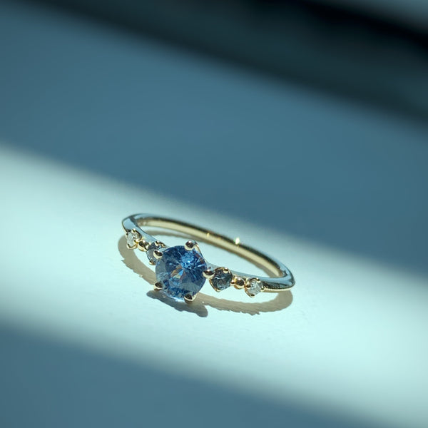 ONE OF A KIND・18K CHAMPAGNE GOLD BLUE SAPPHIRE & DIAMOND RING