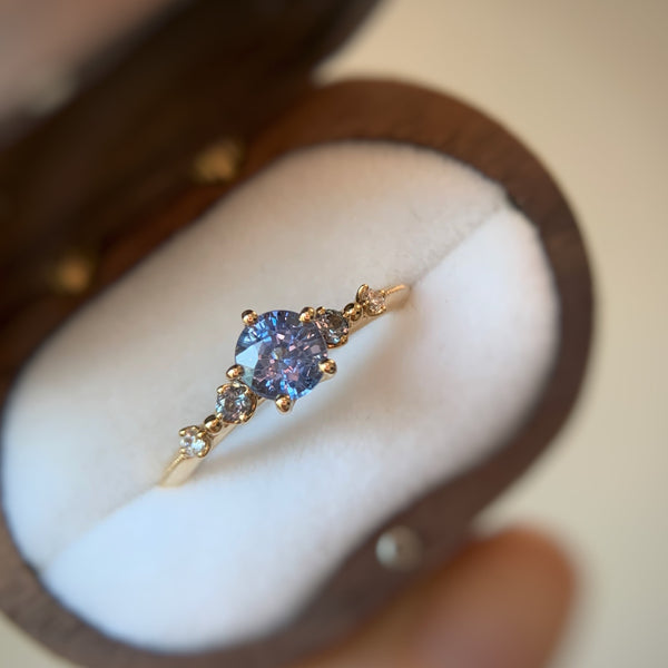 ONE OF A KIND・18K CHAMPAGNE GOLD BLUE SAPPHIRE & DIAMOND RING