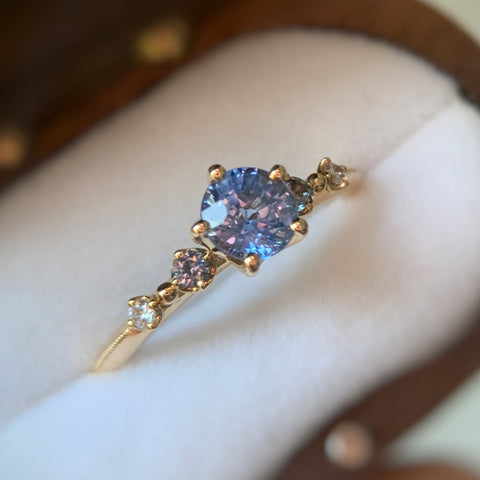 ONE OF A KIND・18K CHAMPAGNE GOLD BLUE SAPPHIRE & DIAMOND RING