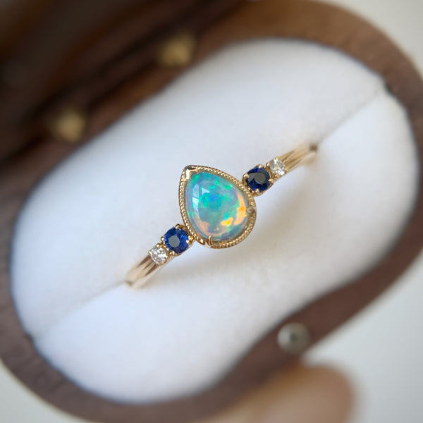 AURORA RING・18K CHAMPAGNE GOLD AUSTRALIAN OPAL/ SAPPHIRE & DIAMOND RING