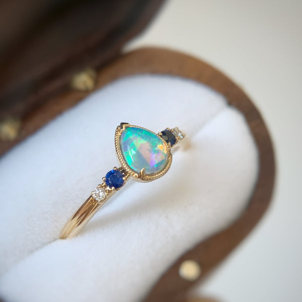 AURORA RING・18K CHAMPAGNE GOLD AUSTRALIAN OPAL/ SAPPHIRE & DIAMOND RING