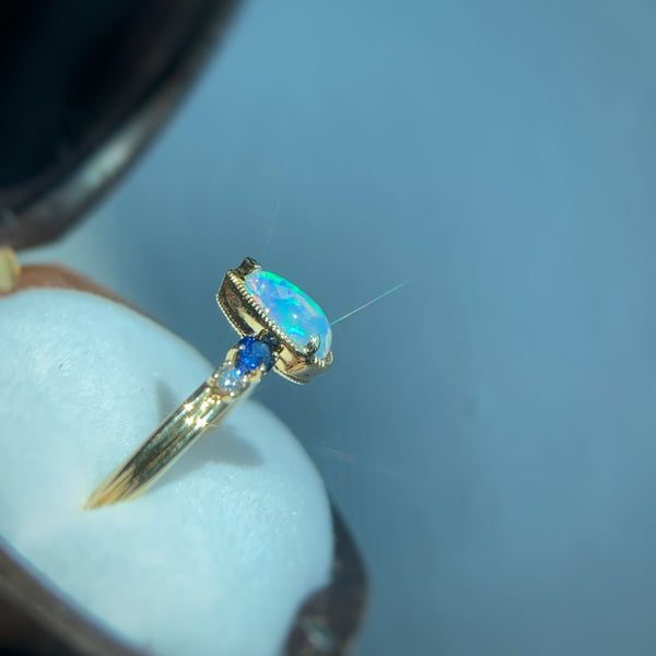 AURORA RING・18K CHAMPAGNE GOLD AUSTRALIAN OPAL/ SAPPHIRE & DIAMOND RING