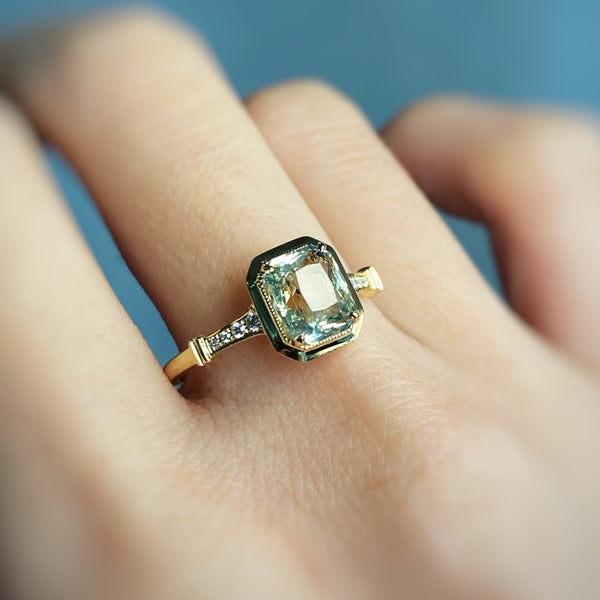 VINTAGE MICHELLE ・18K CHAMPAGNE GOLD MINT SAPPHIRE & DIAMOND RING