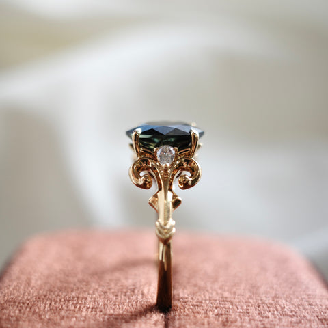 GOTHIC ART・18K CHAMPAGNE GOLD TEAL SAPPHIRE & DIAMOND RING